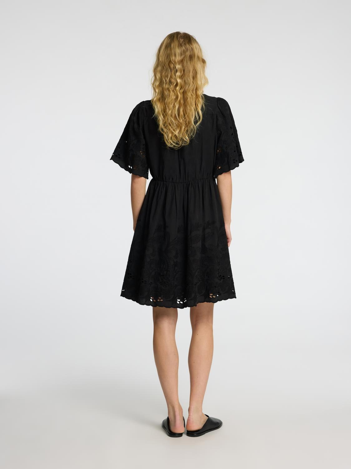 model_shot-back